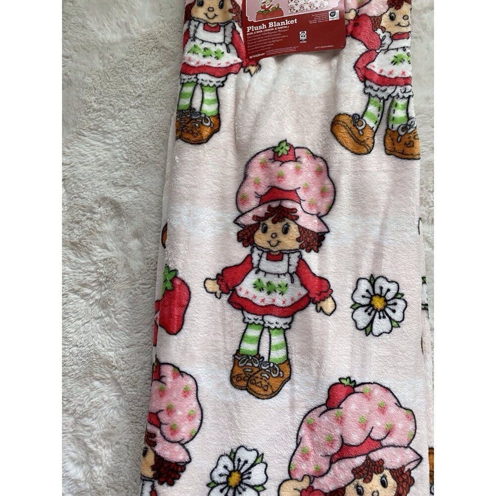 Strawberry Shortcake Classic 60 X 90” Soft Plush Blanket TWIN Size Poses Flowers - Picture 7 of 16